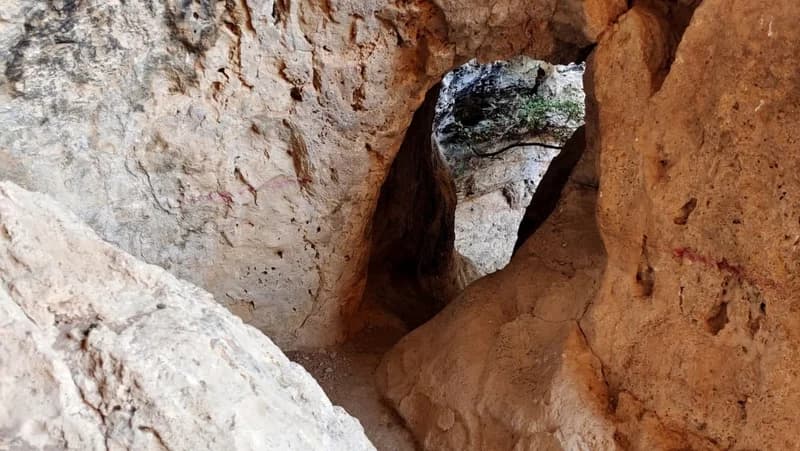Paltau Waterfall (38 m.) and Obi-Rahmat Cave - 6