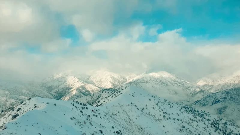 Ko'kbet va Maygashkan cho'qqilari